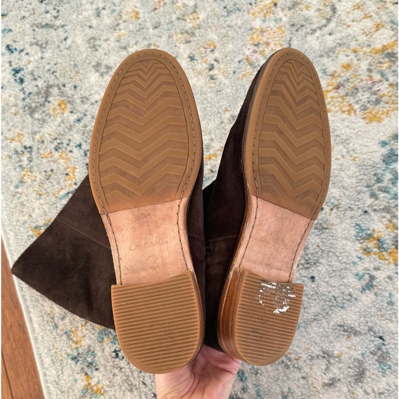 Clarcks Brown suede leather knee-high boots with buckle closure and side zipper - Picture 6 of 10